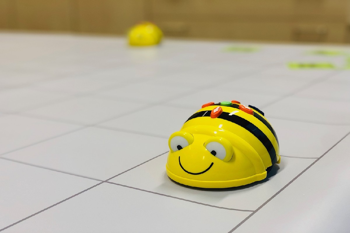 Découvrir les robots pour le C1 au forum de la maternelle