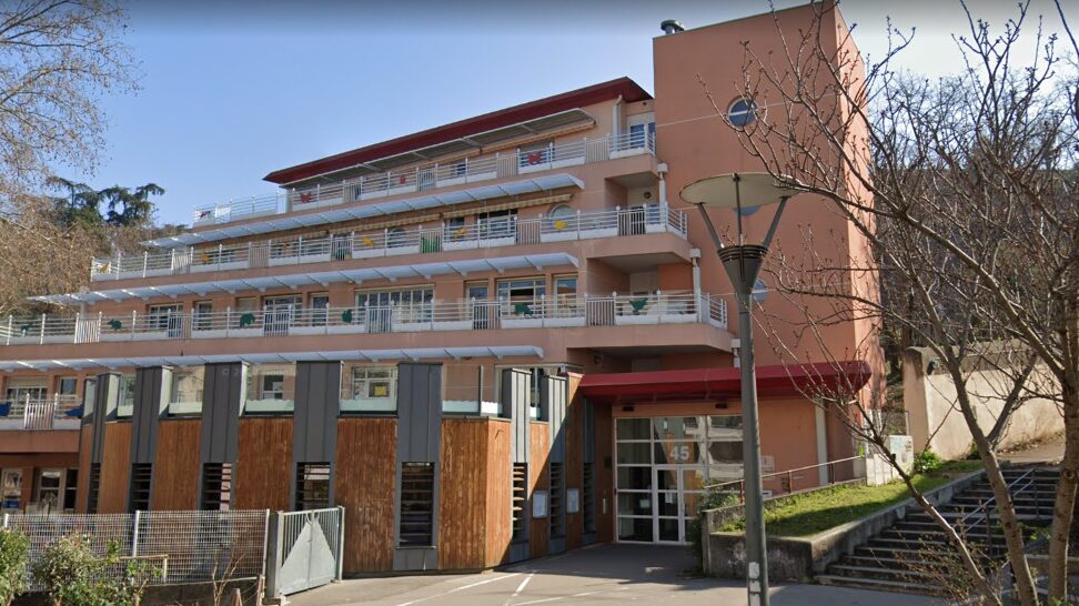 Lyon09 – EMPU Chapeau Rouge